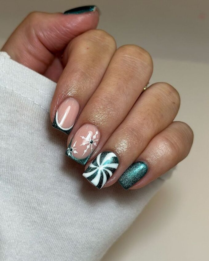 Base magnétique verte avec un nail art blanc élégant pour Noël