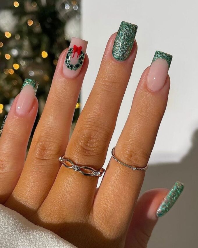 Ongles verts scintillants avec paillettes parfaits pour les fêtes