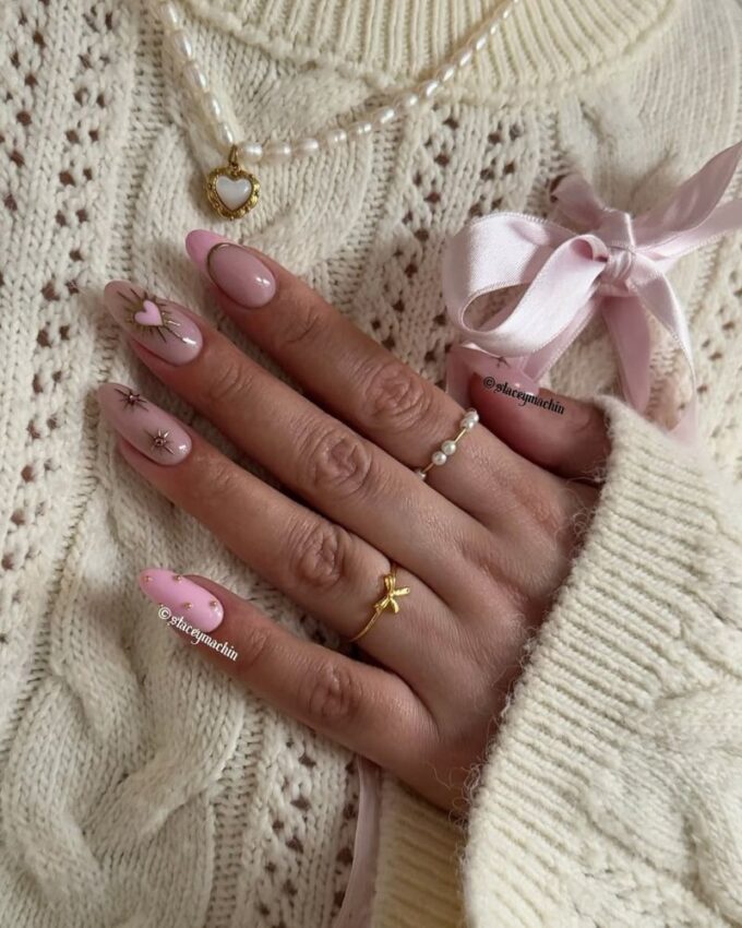 Ongles roses avec design, ongles roses élégants