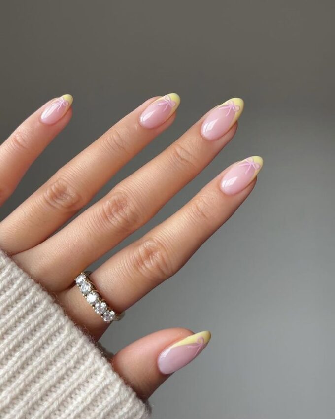 French jaune, ongles mignons, manucure printanière