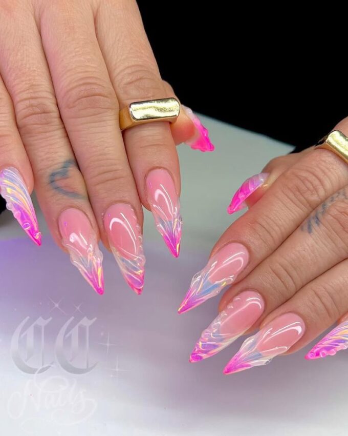 Ongles stilettos, ongles roses ombrés