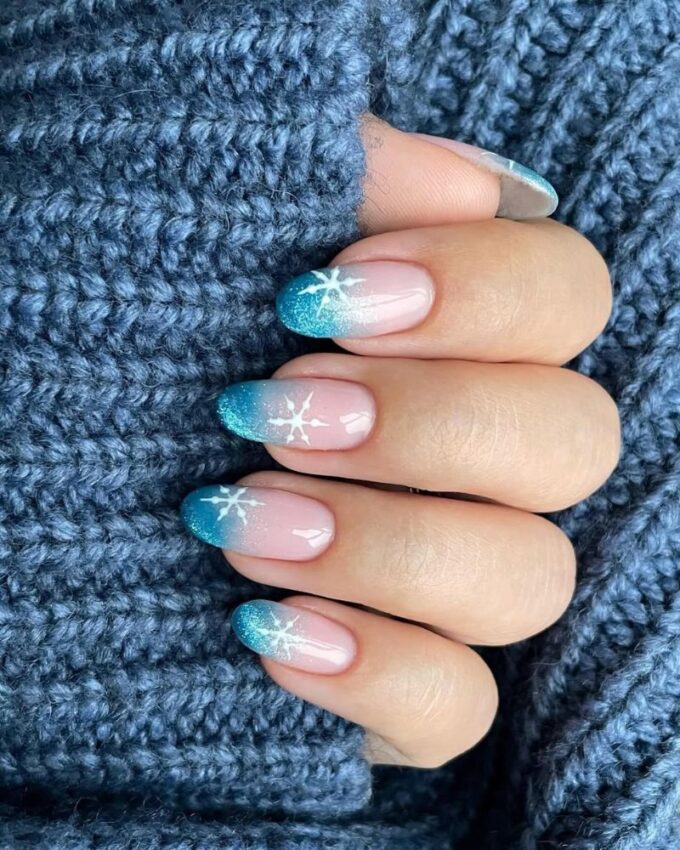 Design ombré bleu hivernal avec un effet magnétique glacé