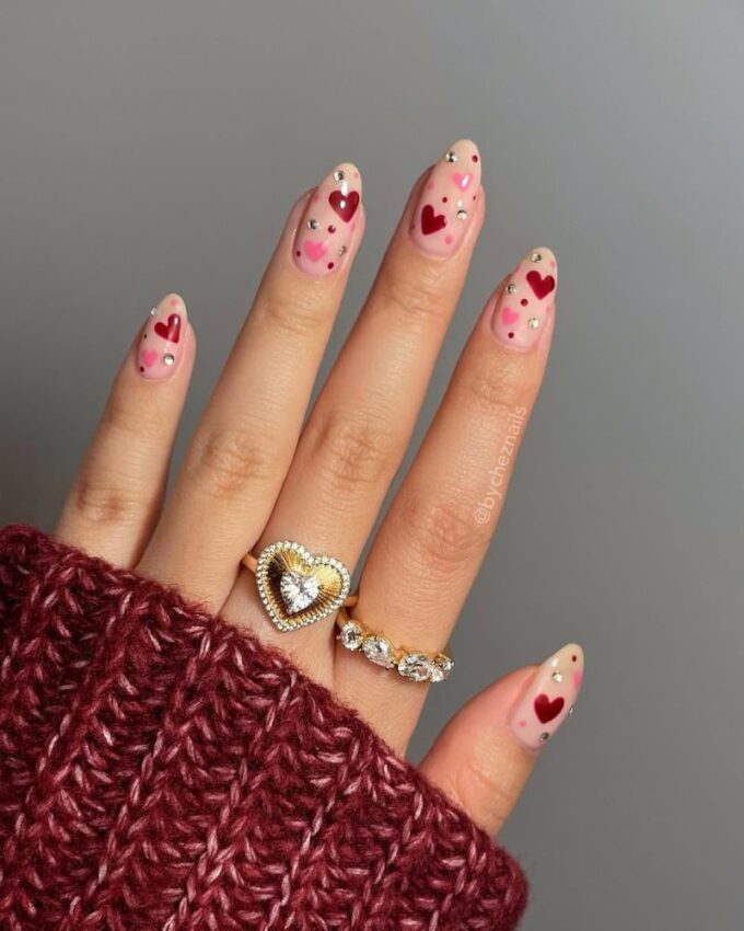 Nail art cœur, cœurs rouges et roses