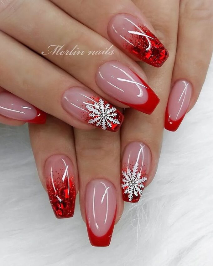 Nail art flocon de neige, ongles rouges de Noël