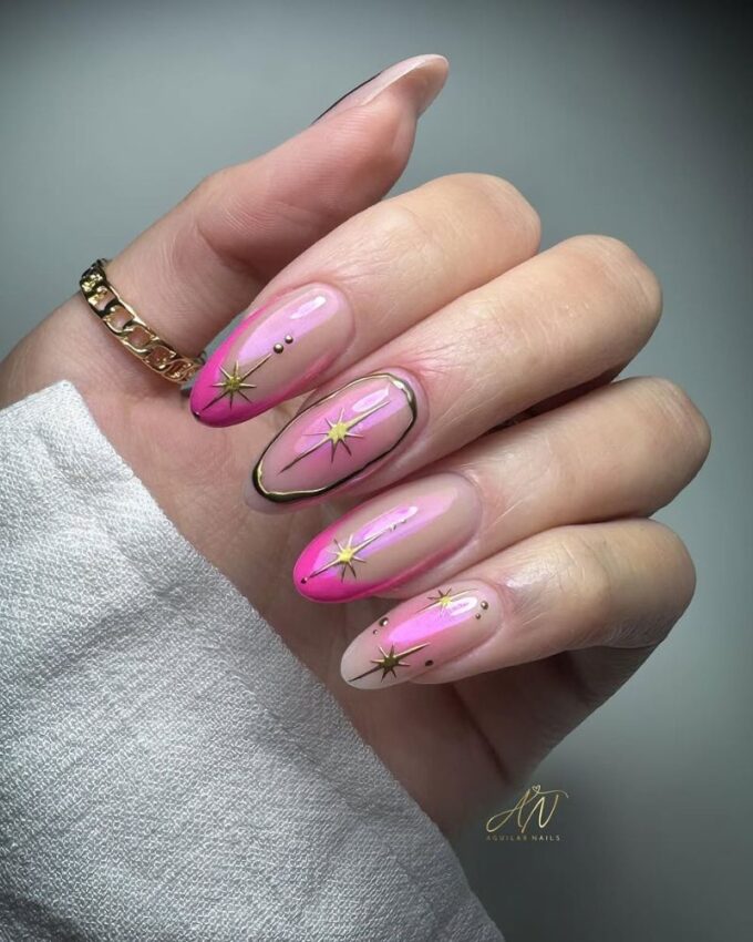 Ongles roses avec un design, ongles roses et dorés