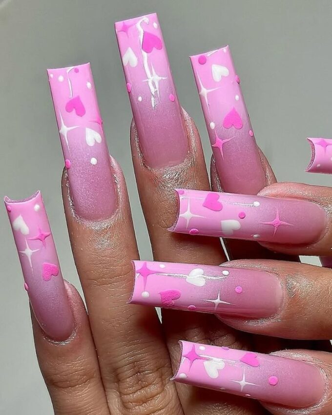 Ongles longs carrés avec un dégradé rose audacieux