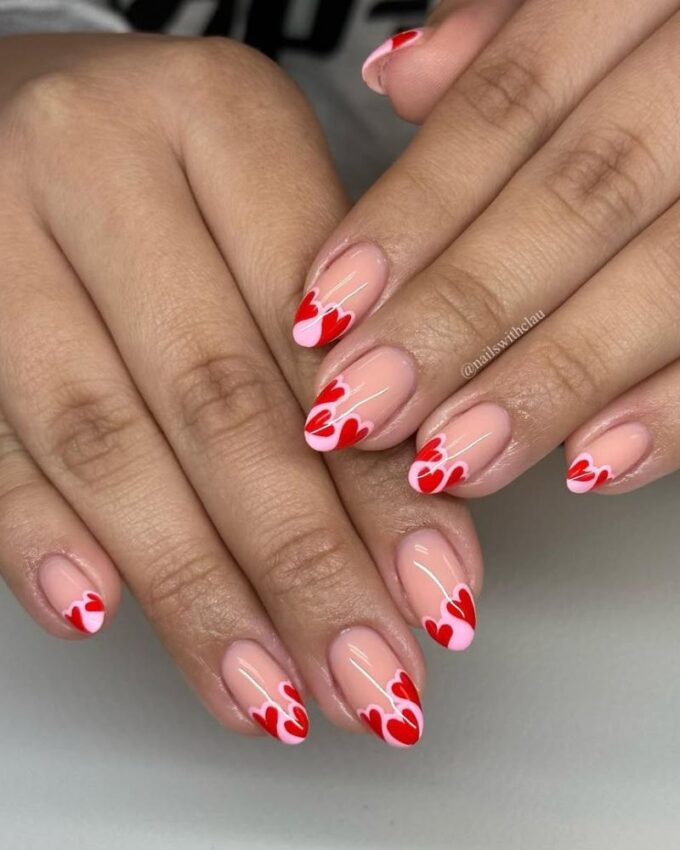 Ongles rouges et roses pour la Saint-Valentin, manucure simple