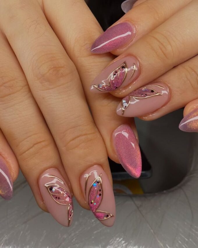 Design rose sur ongles, nail art papillon