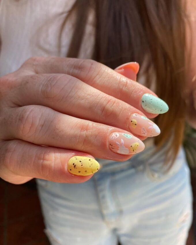 Nail art œuf de Pâques, ongles pastel