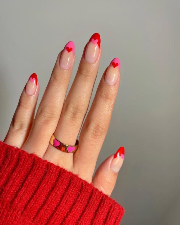 Ongles roses et rouges pour la Saint-Valentin, base simple