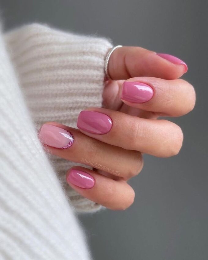 Ongles courts en rose clair, parfaits pour toutes les occasions