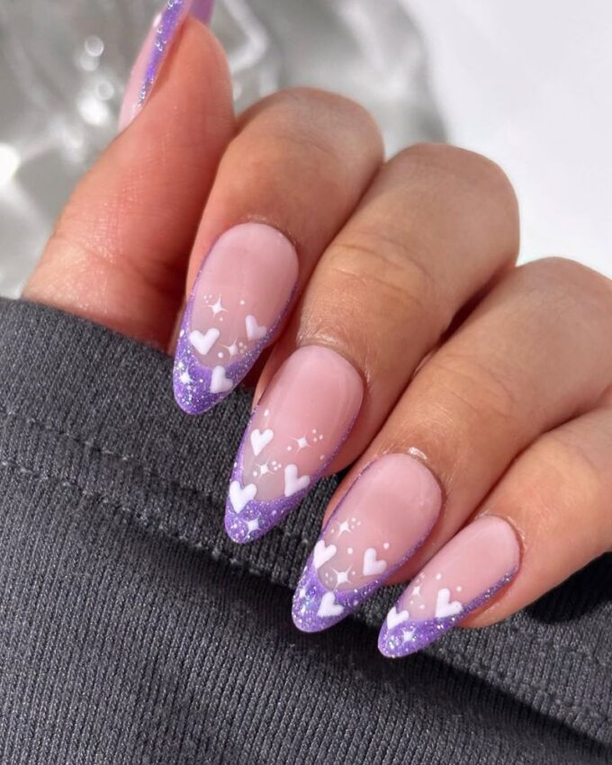 Ongles violets scintillants, ongles mignons Saint-Valentin, nail art cœur