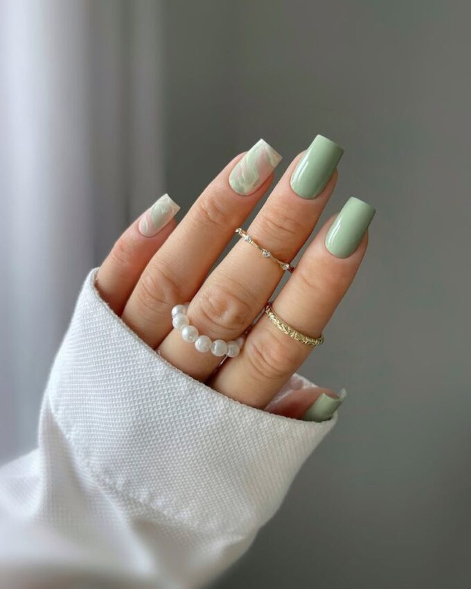 Ongles carrés, ongles vert clair