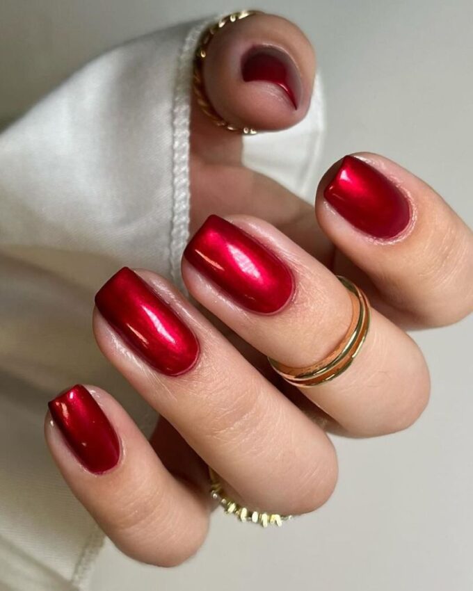 Ongles de Noël chics, ongles rouges de Noël