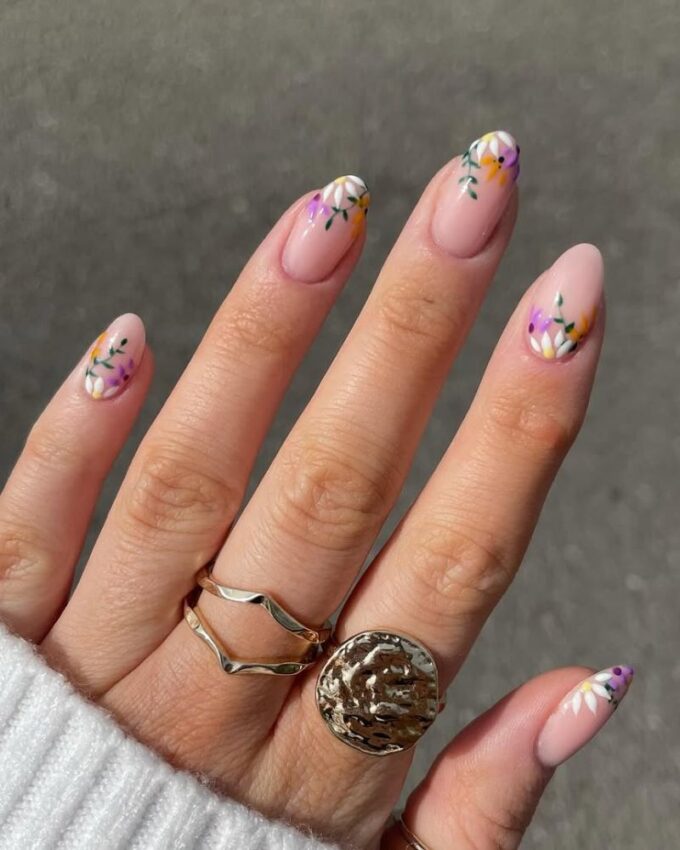 Ongles printaniers élégants, nail art floral