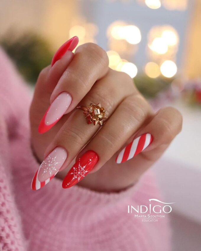 Manucure longue de Noël, ongles rouges et blancs de Noël