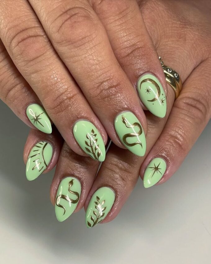 Ongles vert clair, nail art doré