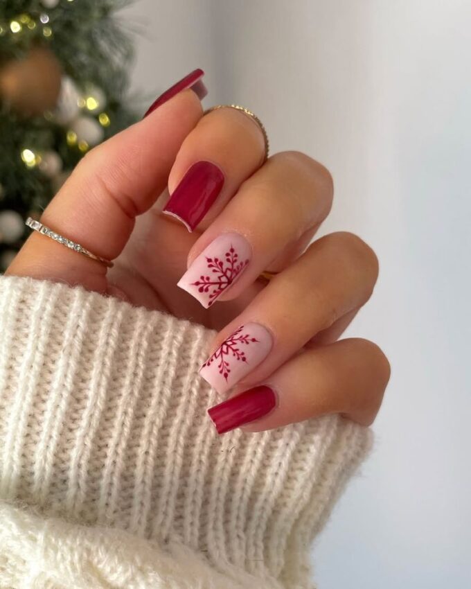 Оngles flocon de neige, ongles rouges de Noël