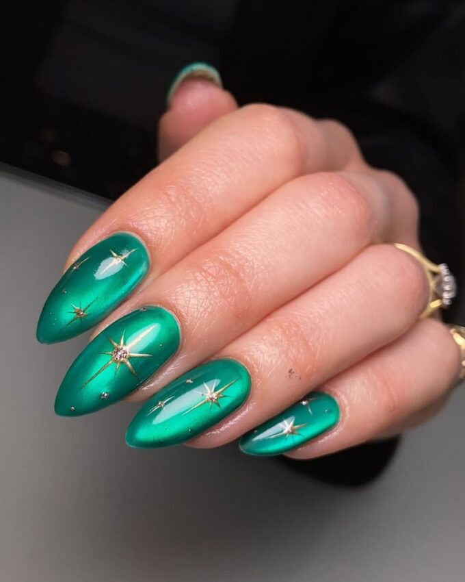 Ongles vert menthe, ongles œil de chat