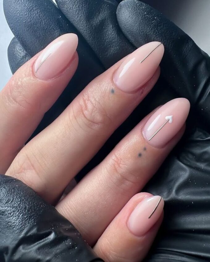 Manucure élégante, ongles nude