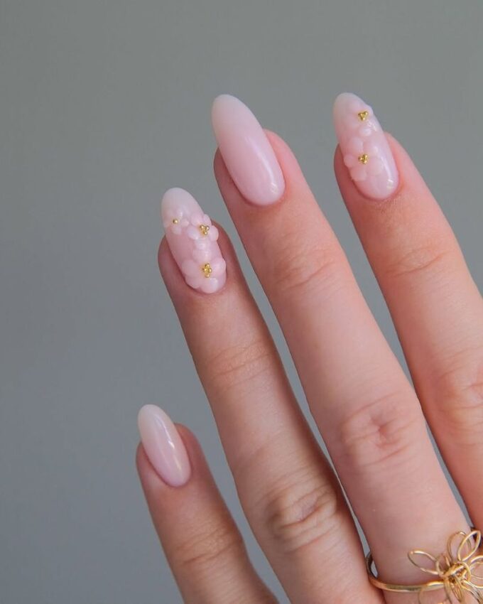 Design d’ongles rose clair, nail art fleurs en 3D, ongles printaniers