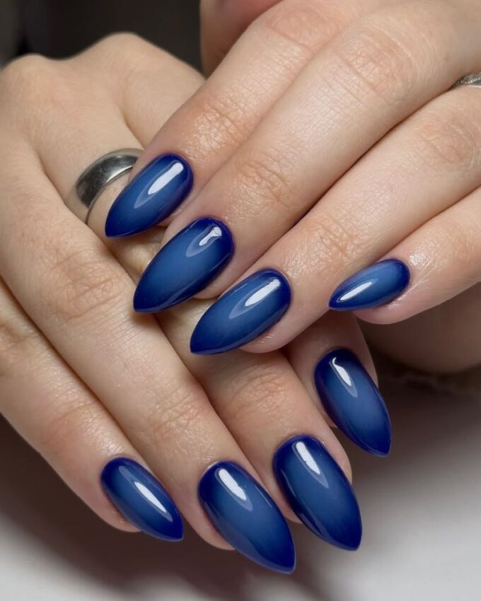 Ongles aérographiés, ongles bleus