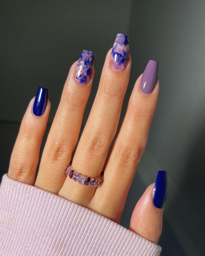 Ongles bleus et violets, ongles carrés