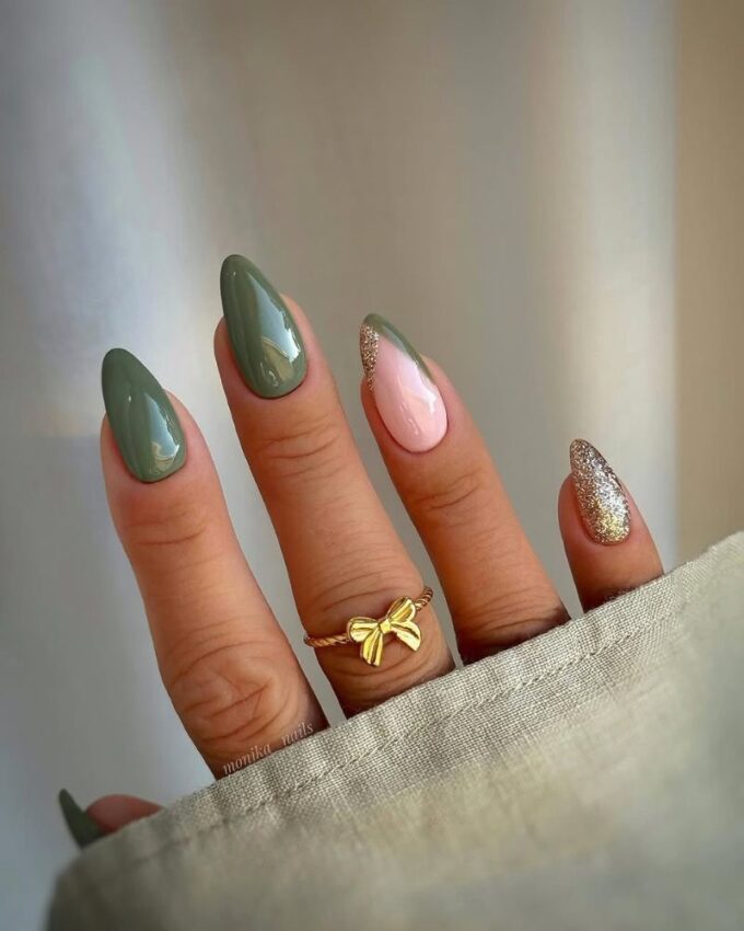 Ongles vert olive, ongles chromés, ongles scintillants