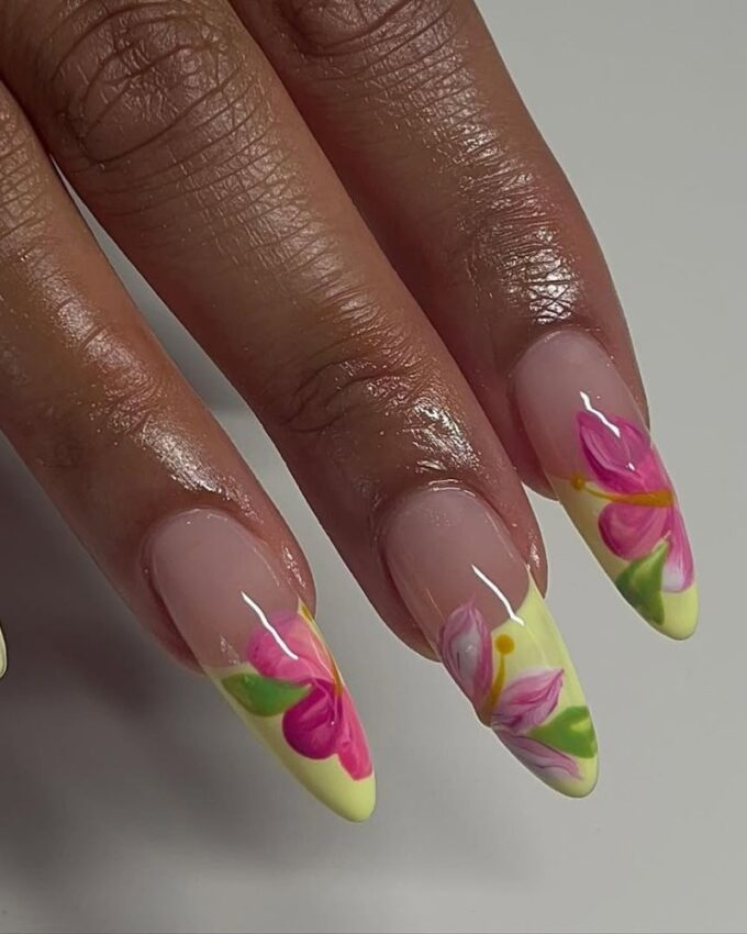 Idée d’ongles printaniers chic, nail art floral