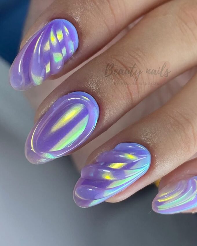 Ongles d’été, ongles violets clairs