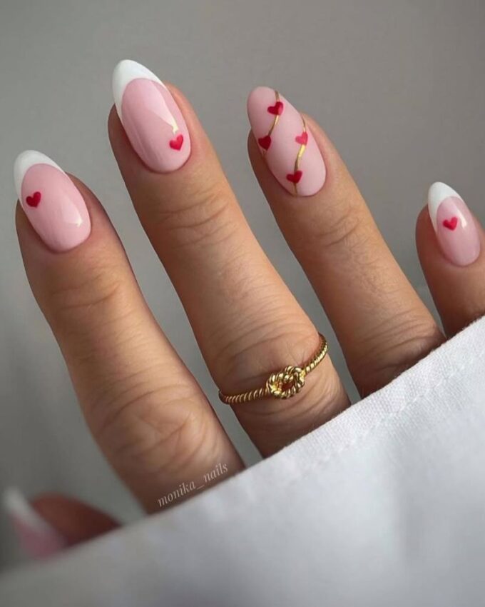 French manucure, nail art Saint-Valentin