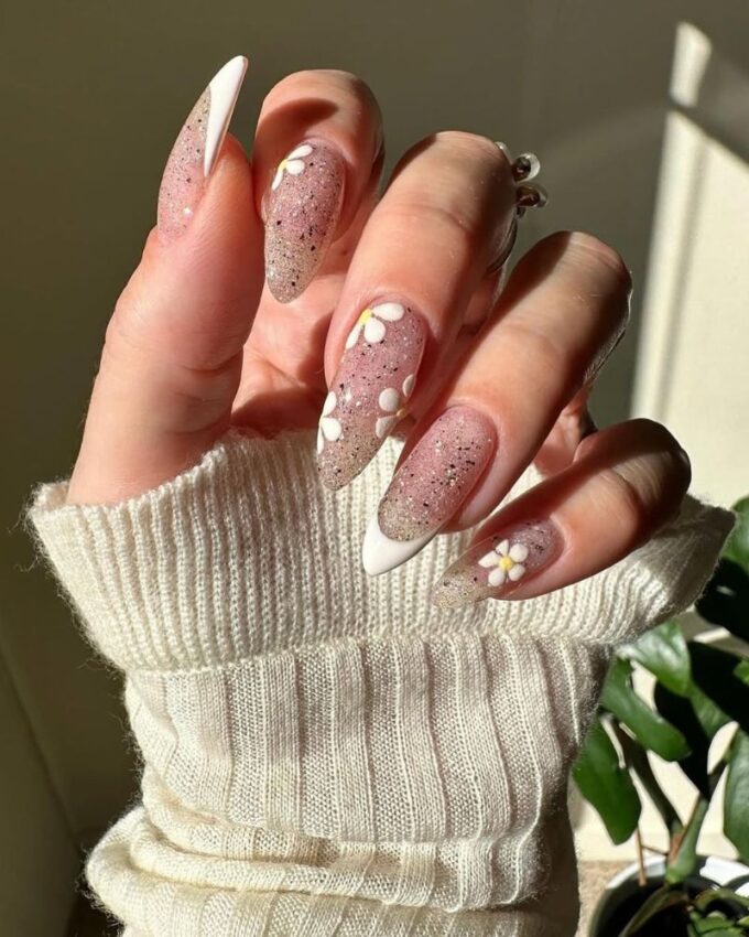 Ongles de Pâques, French nails