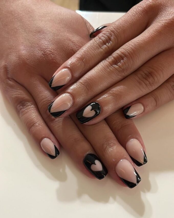 Ongles noirs Saint-Valentin, ongles noirs avec pointes noires