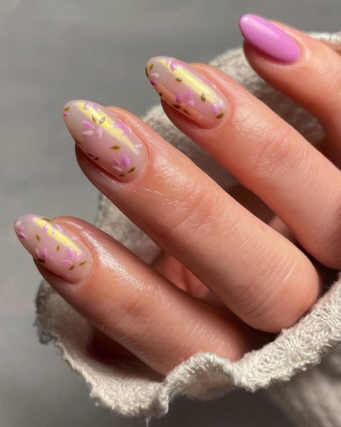 Idée de manucure printanière élégante, ongles violets