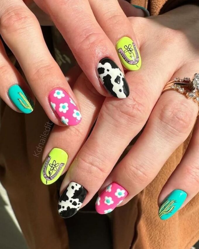 Nail art fun, nail art imprimé vache, couleurs vives