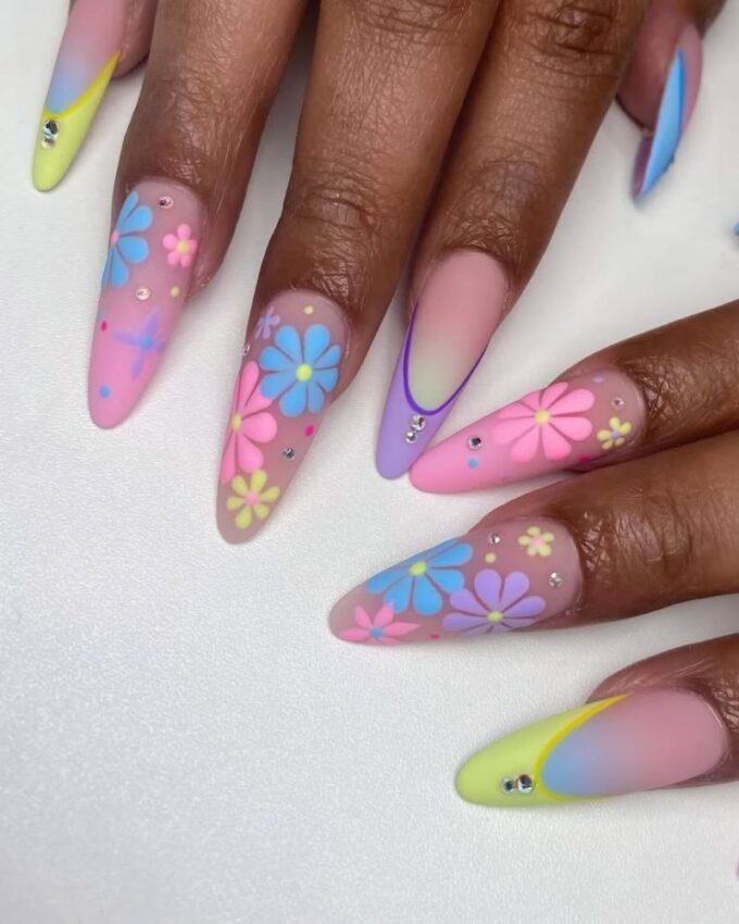 Nail art floral, ongles de printemps éclatants