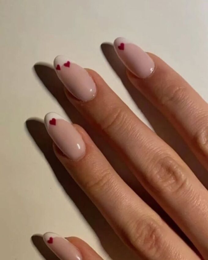 French blanc, nail art cœur minimaliste