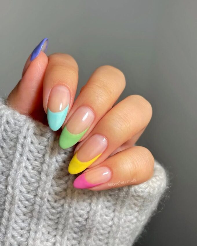 Design French coloré, idée d’ongles de printemps