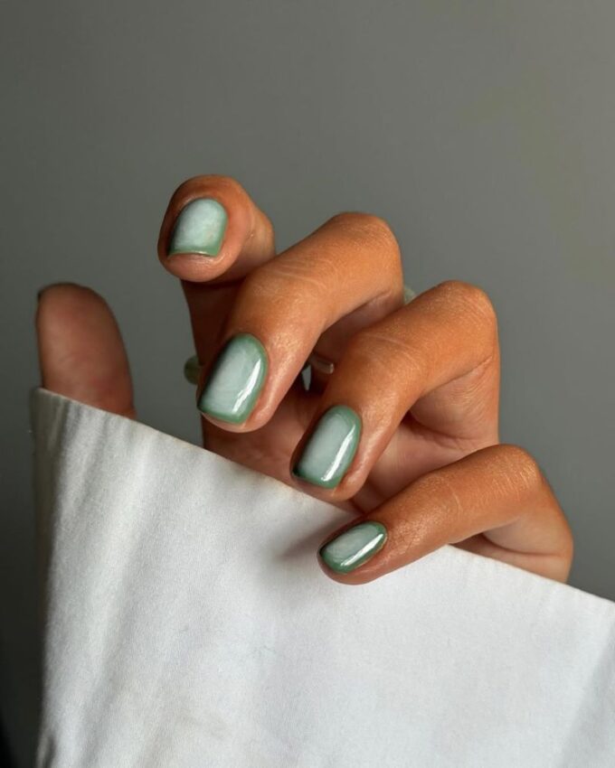 Ongles élégants, ongles vert menthe