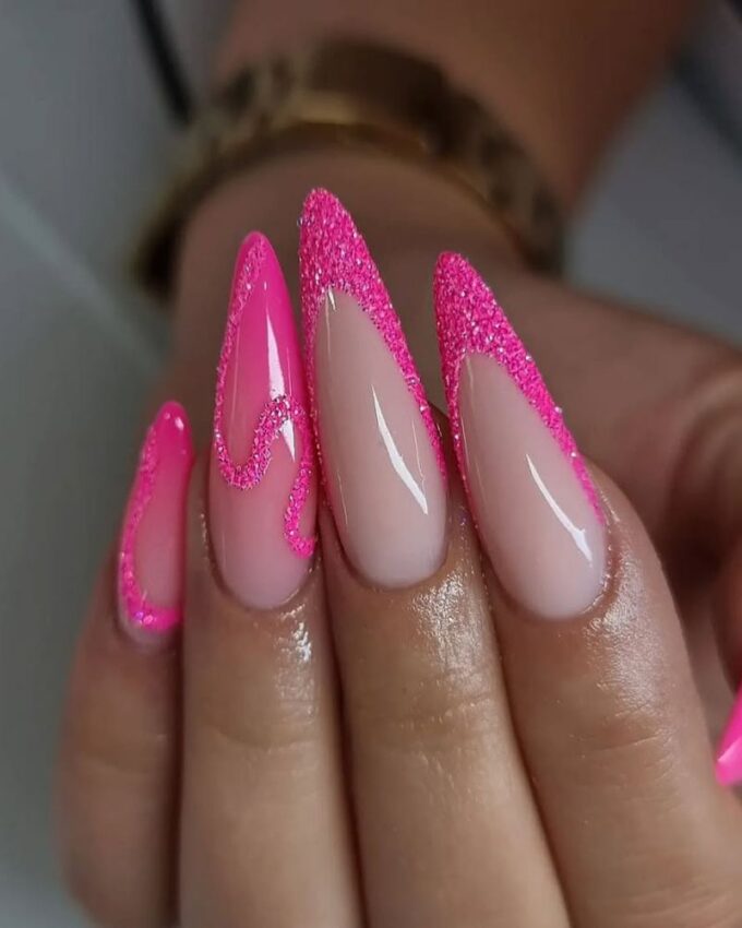 Ongles stilettos roses, ongles roses pailletés