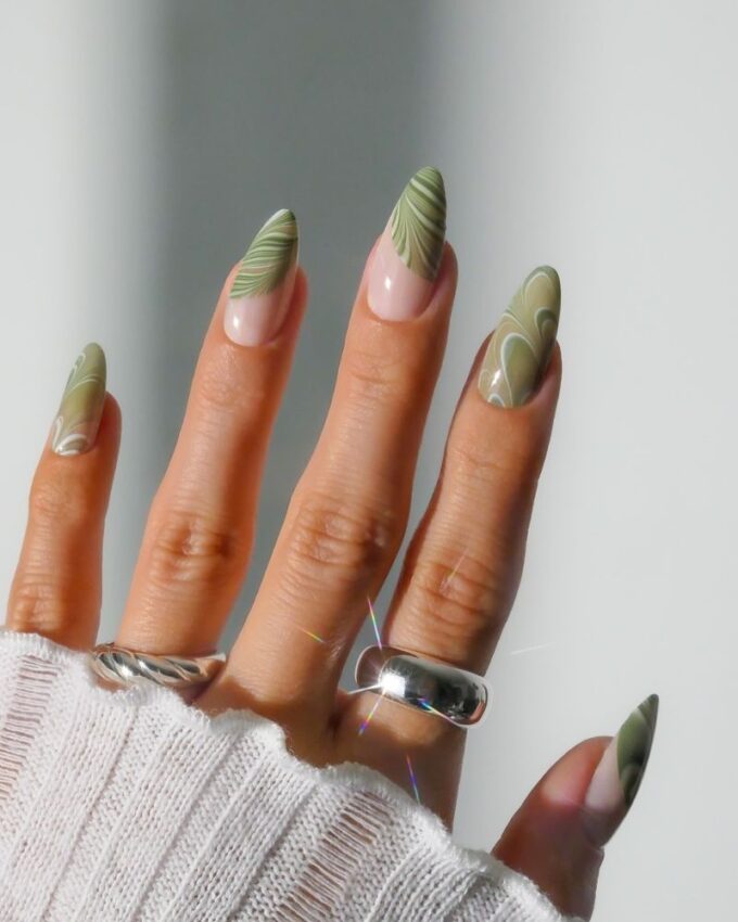 Ongles vert clair, nail art aquarelle