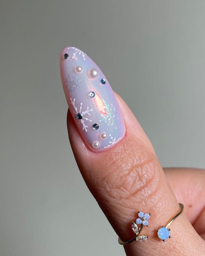 Nail art flocon de neige, idée d’ongles d’hiver