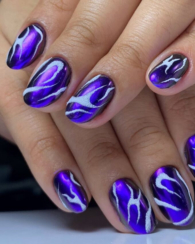 Ongles noirs et violets, nail art