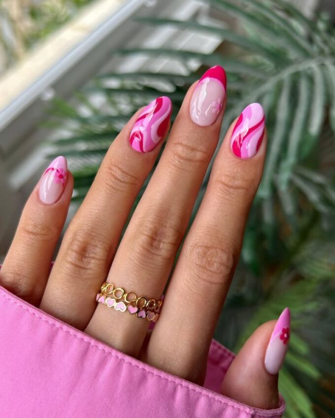 Ongles roses, rose vif